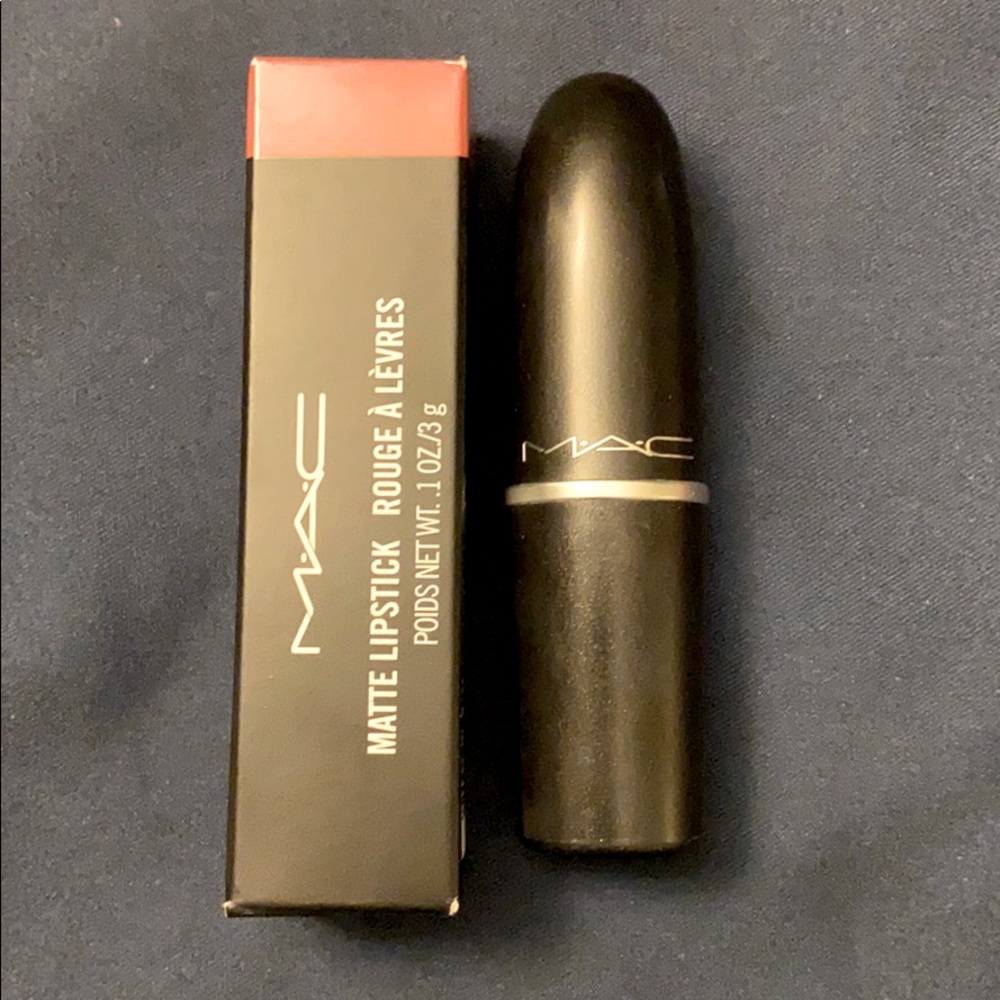 BNIB MAC Matte Lipstick in Velvet Teddy